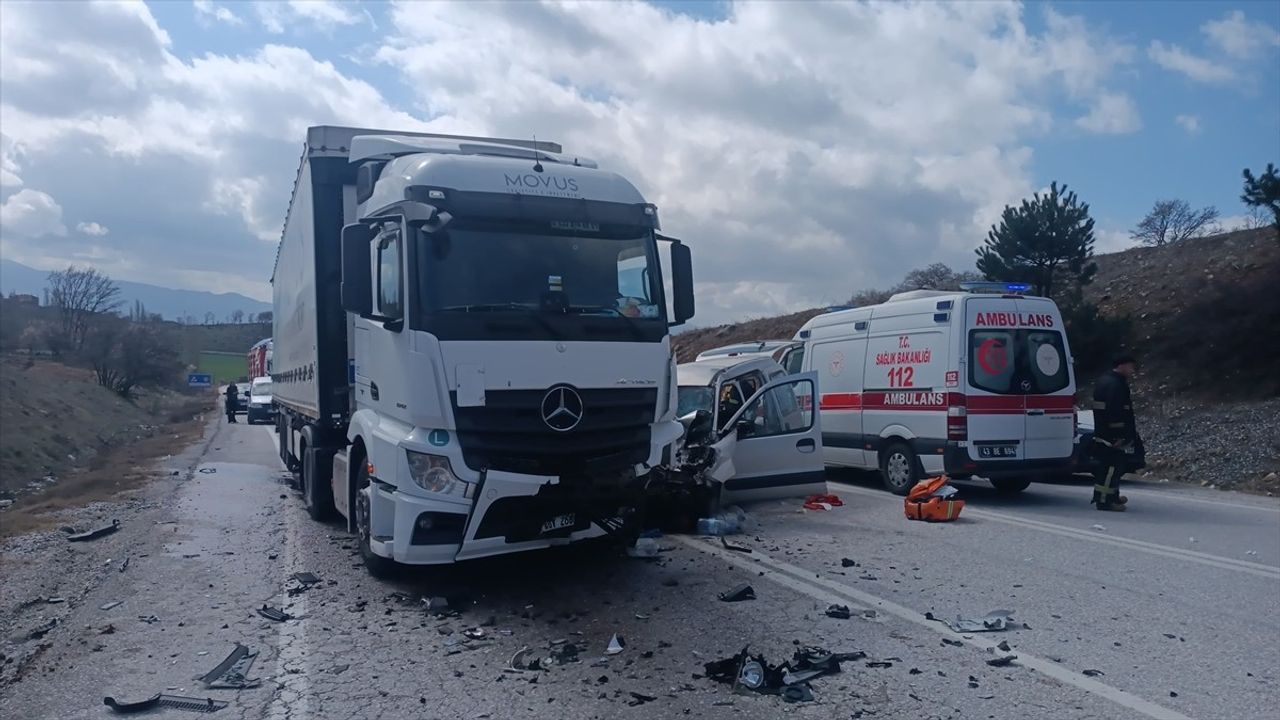 Kütahya'da Feci Kaza: 1 Ölü, 3 Yaralı