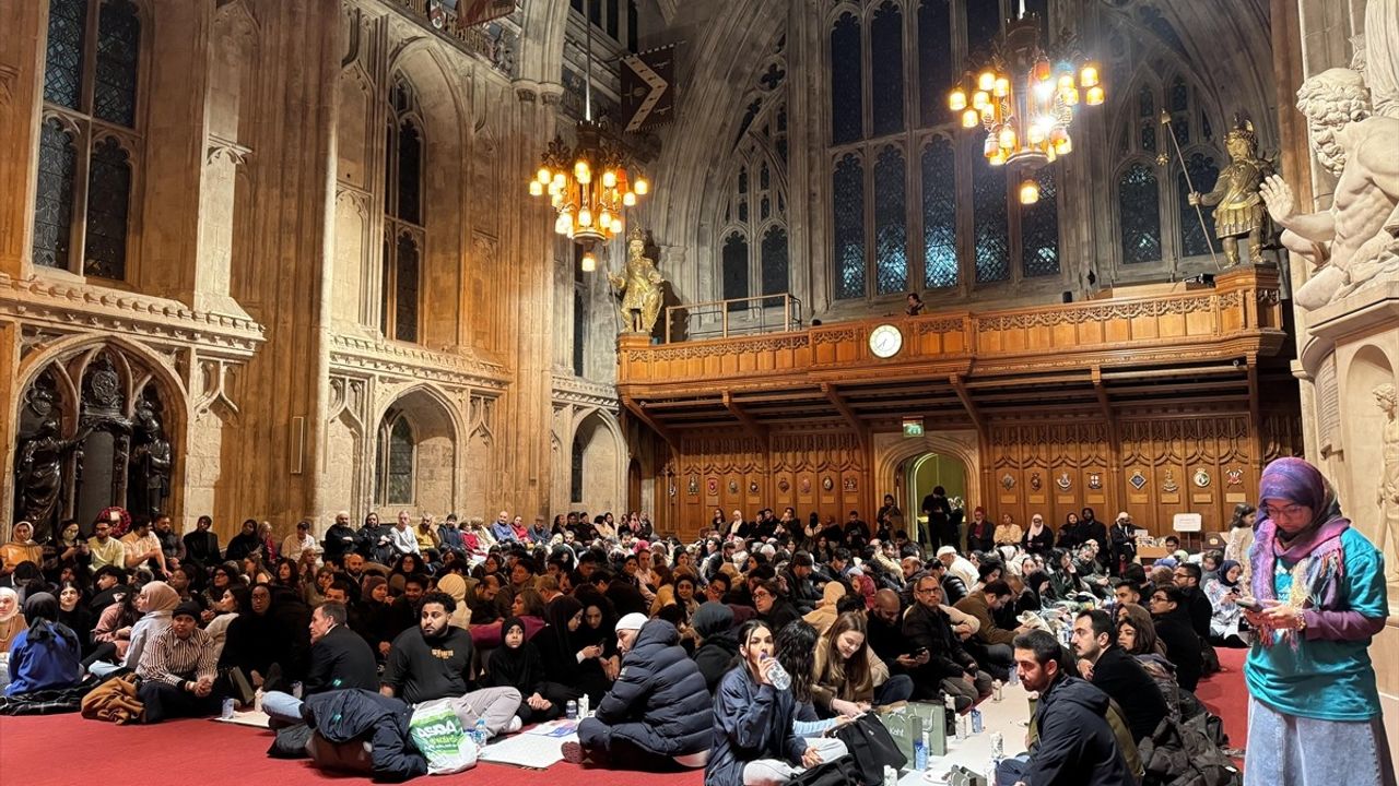 Londra'da Tarihi Guildhall'da Toplu İftar Etkinliği