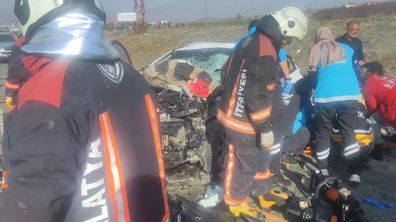 Malatya'da Trafik Kazası: 3 Kişi Hayatını Kaybetti