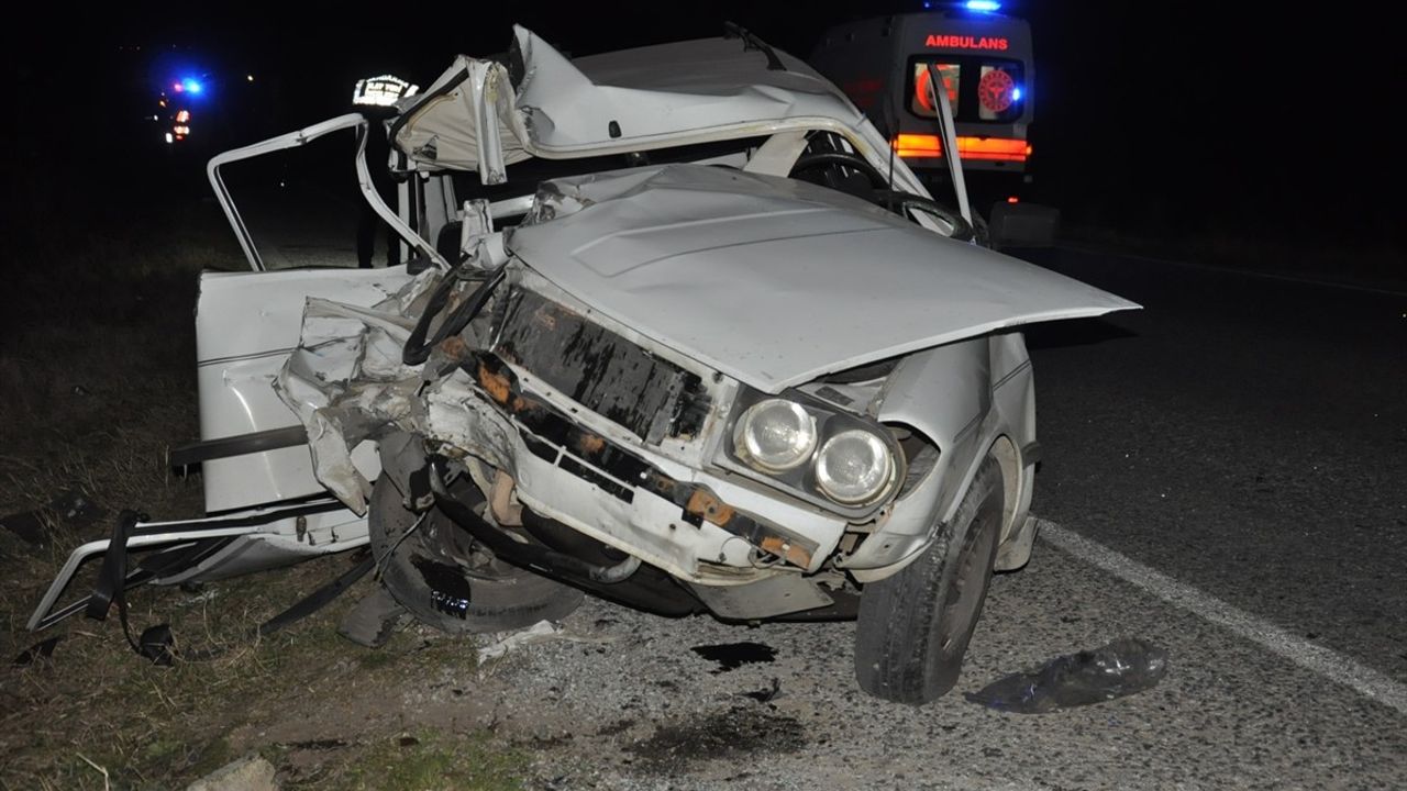 Manisa'da Trafik Kazası: Bir Ölü, Üç Yaralı