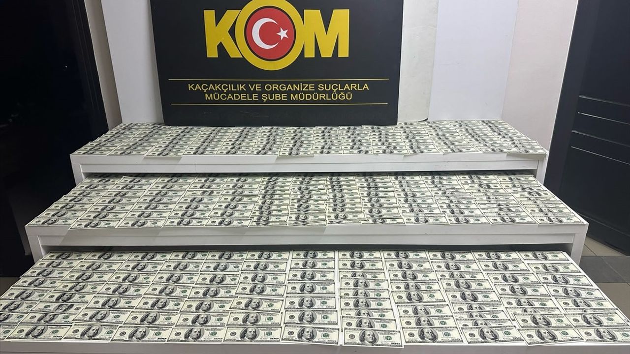 Mersin'de Sahte Dolar Operasyonu: 3 Şüpheli Tutuklandı