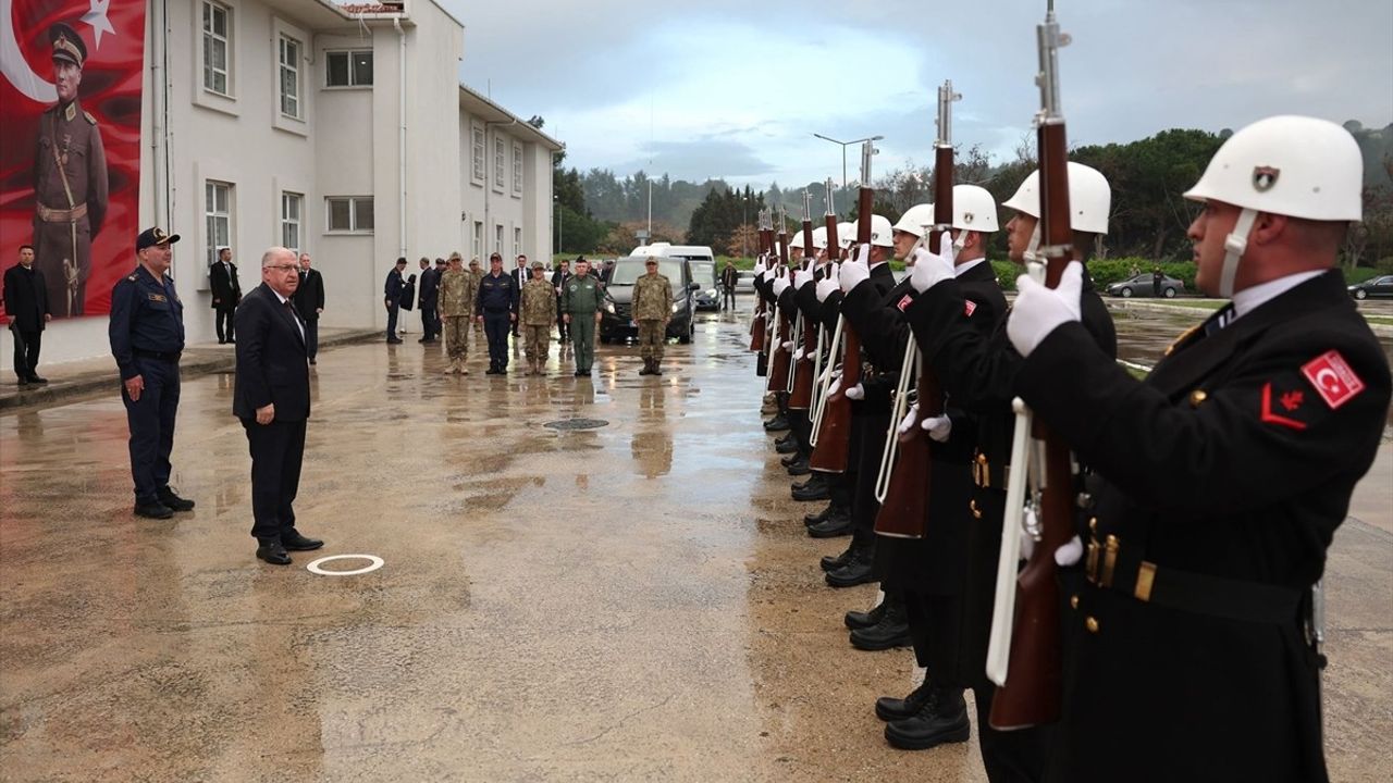 Milli Savunma Bakanı Yaşar Güler Çanakkale'de İncelemelerde Bulundu
