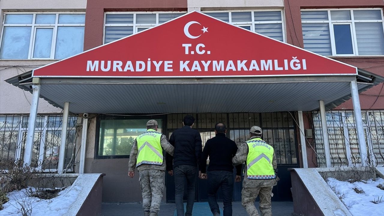 Muradiye'de Düzensiz Göçmen Operasyonu