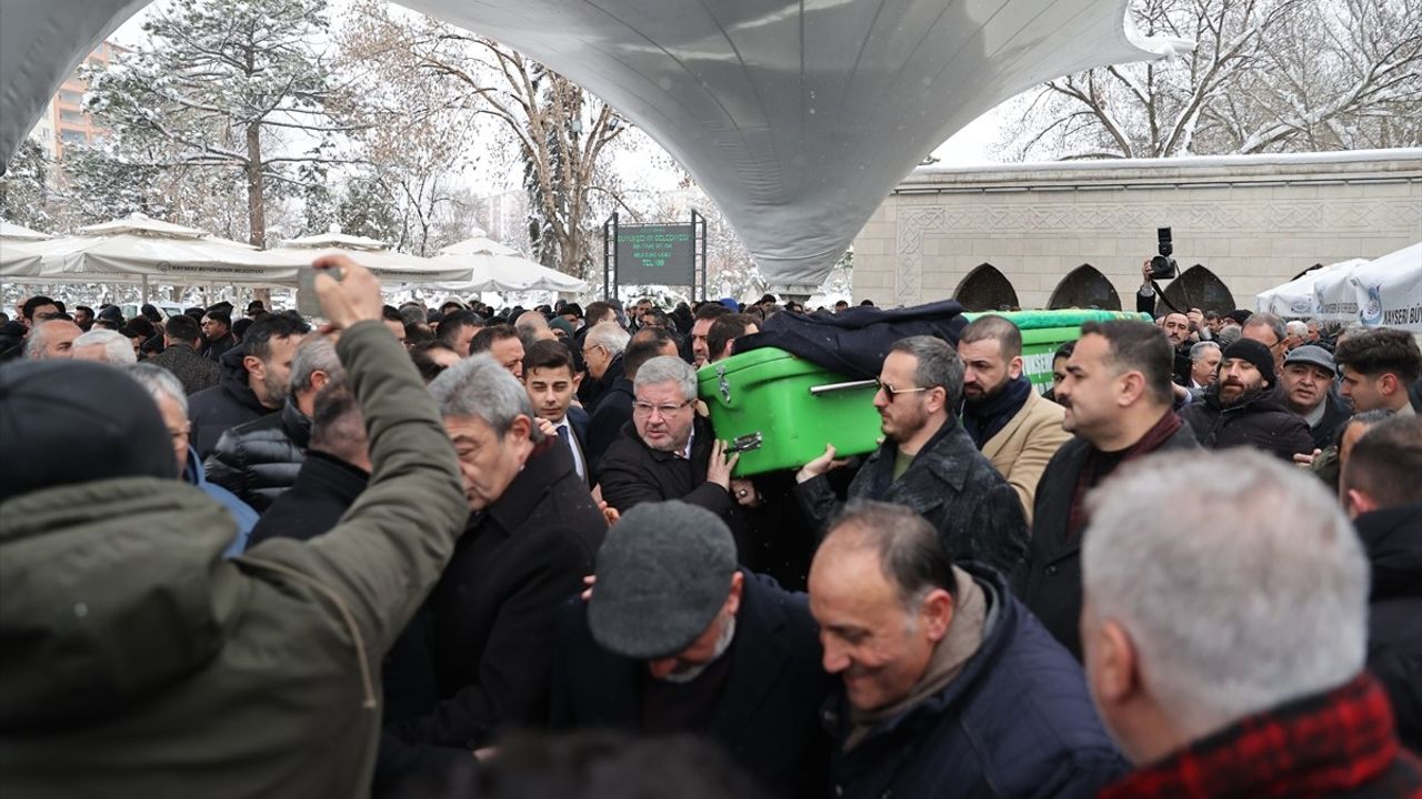 Oktay Ensari Son Yolculuğuna Uğurlandı