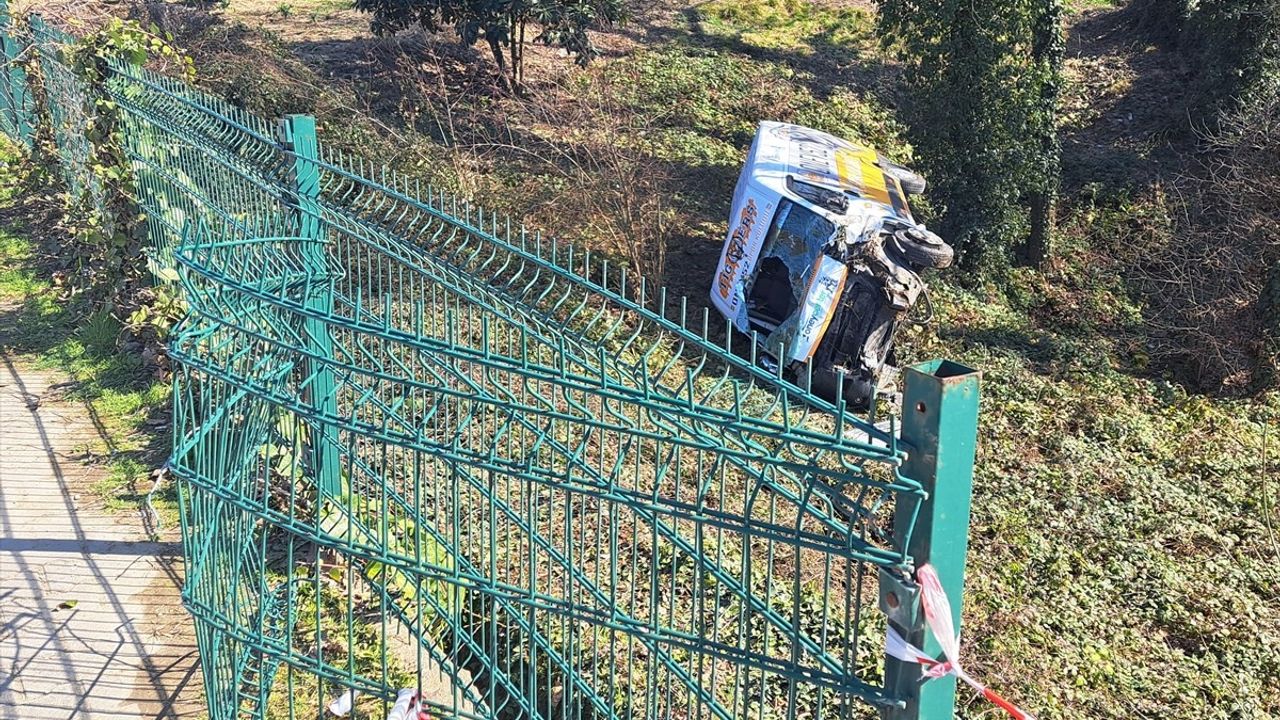 Ordu'da Minibüs ve Otomobil Çarpıştı: 8 Yaralı