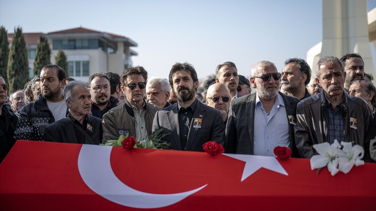 Osman Sınav, Türk Sinemasının Usta İsimlerinden Biri Olarak Uğurlandı