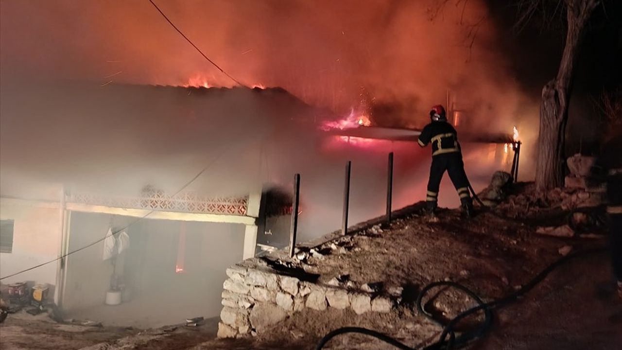 Osmaniye'de Yangın: 1 Kişi Dumandan Etkilendi