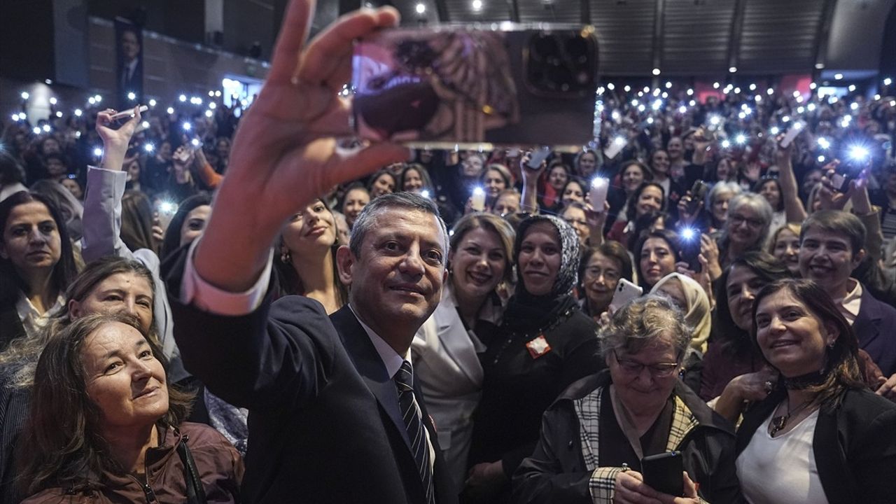 Özgür Özel'den Kadınların Güçlendirilmesine Yönelik Vurgu