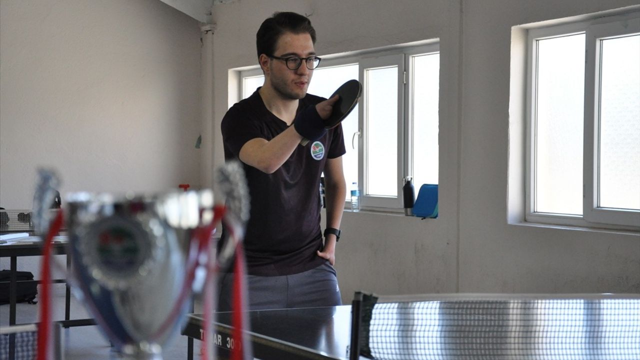 Para Masa Tenisi Sporcusu Kerim Özay, Spor Hayatına Altın Madalya ile Dönüyor