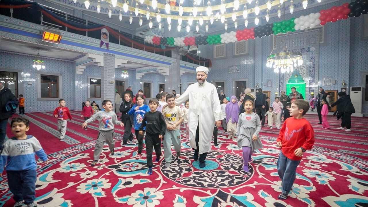 Ramazan'da Çocukların Gözdesi: Hz. Ömer Camii