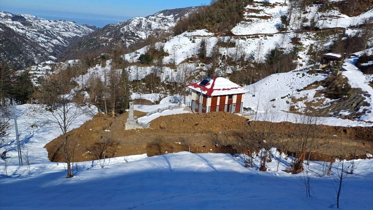 Rize'de Heyelan Alarmı: 4 Ev Boşaltıldı