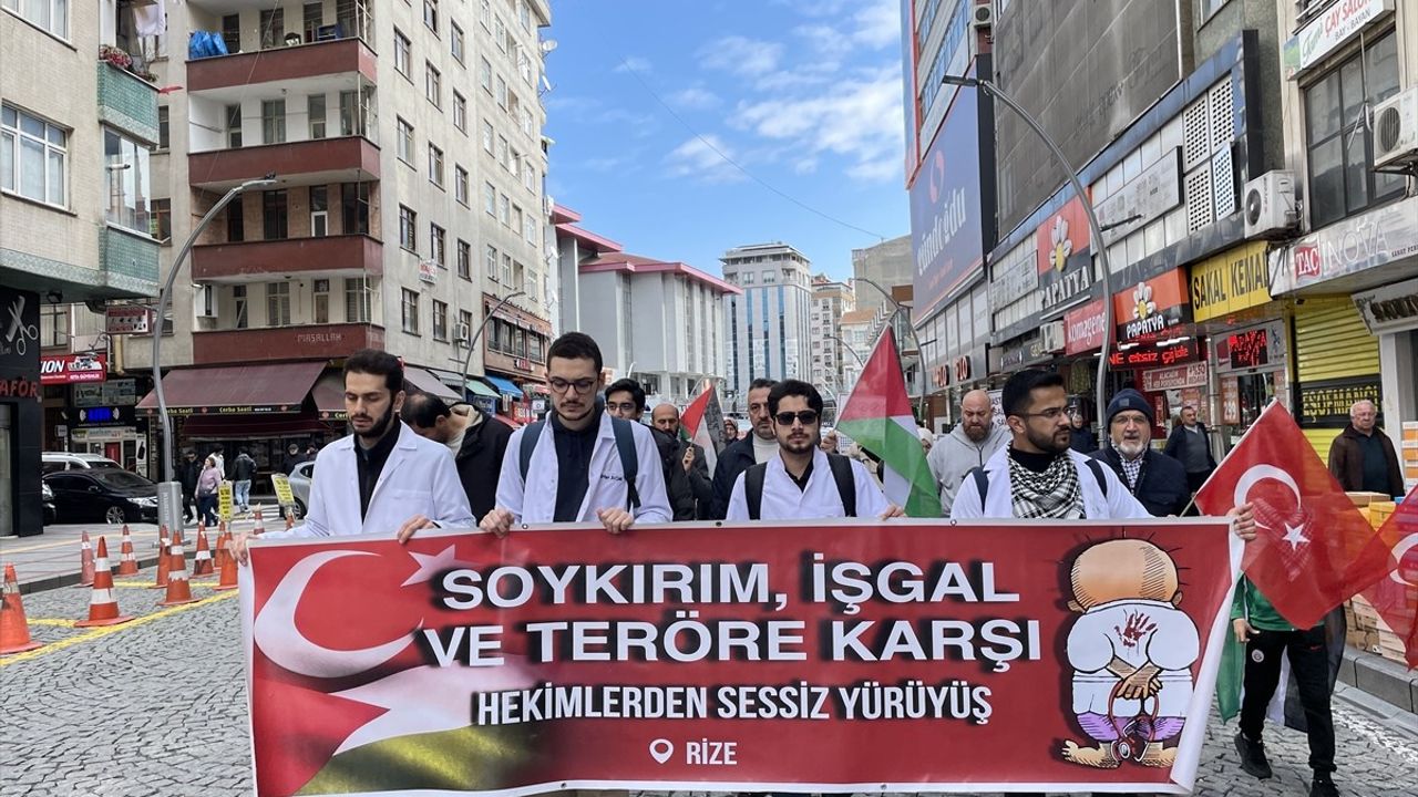 Rize'de Sağlık Çalışanlarından Gazze'ye Destek Protestosu