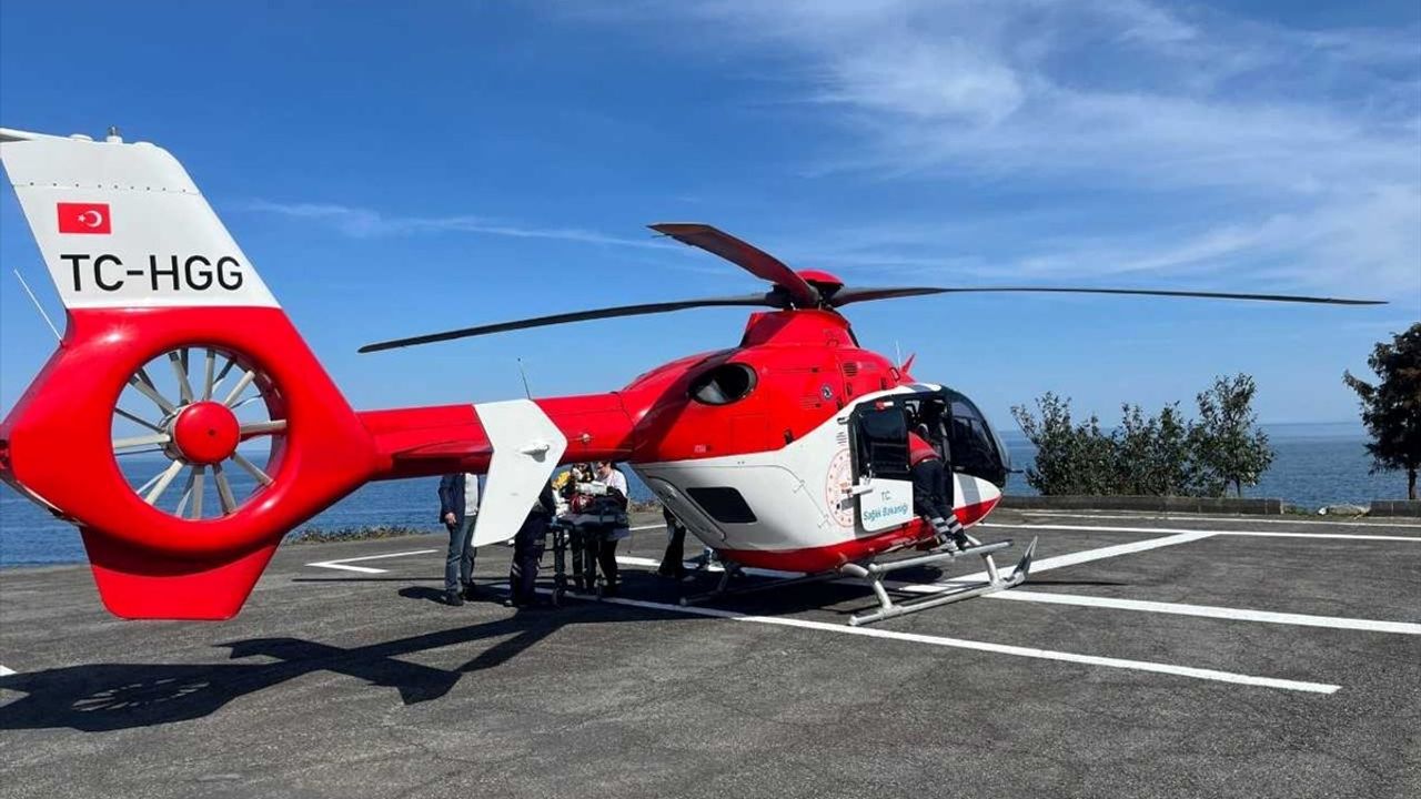 Rize'den Elazığ'a Ambulans Helikopter Seferi: Zatürre Tedavisi Gören Bebek