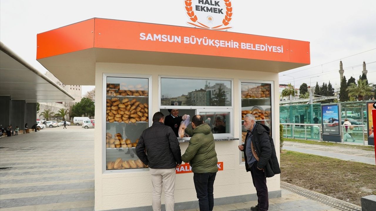 Samsun'da Halk Ekmek Noktaları Hizmete Girdi