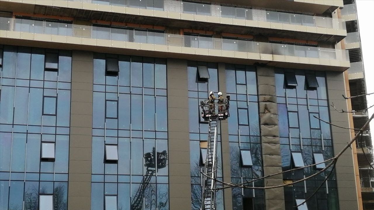Sarıyer'deki Otel İnşaatında Yangın Fécesi