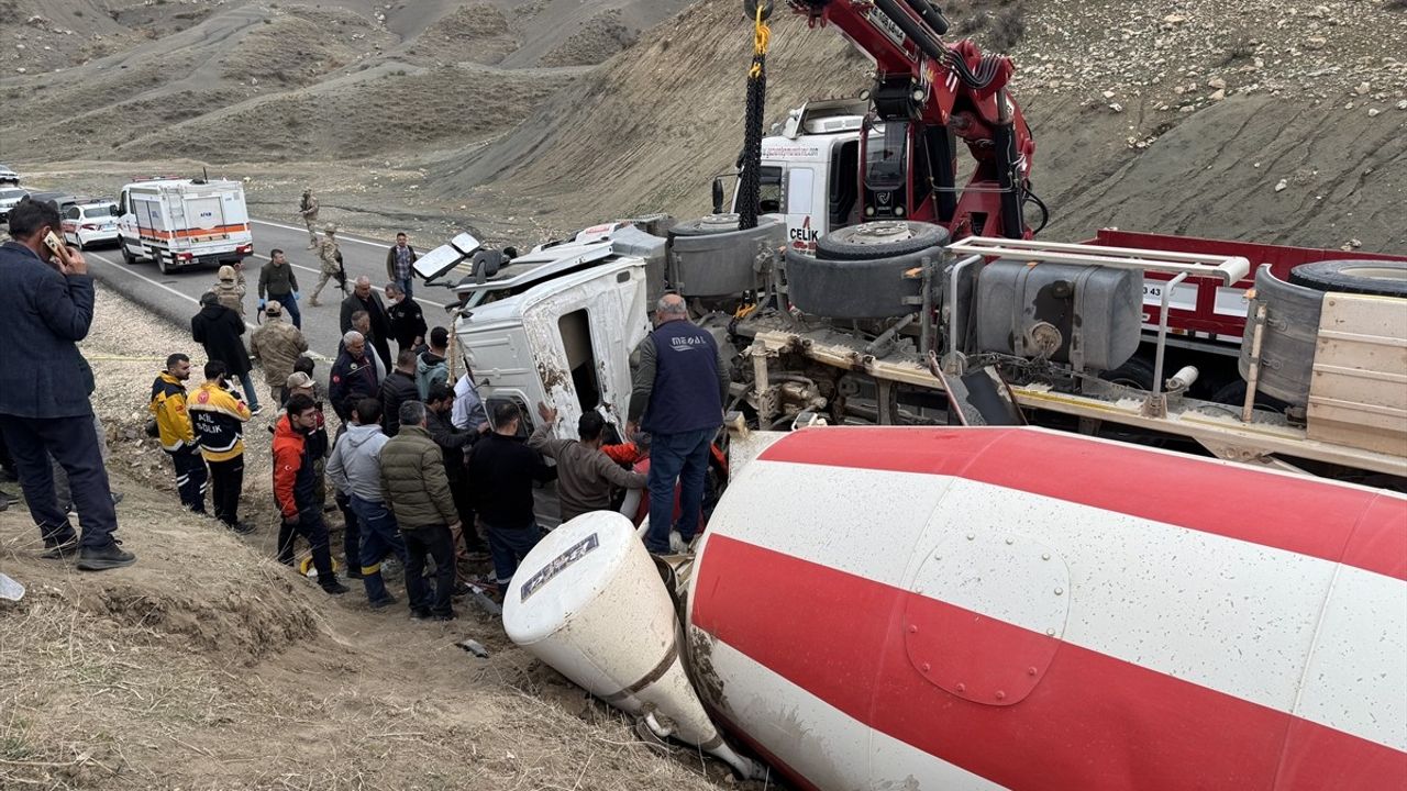 Siirt'te Beton Mikseri Devrildi: Sürücü Hayatını Kaybetti