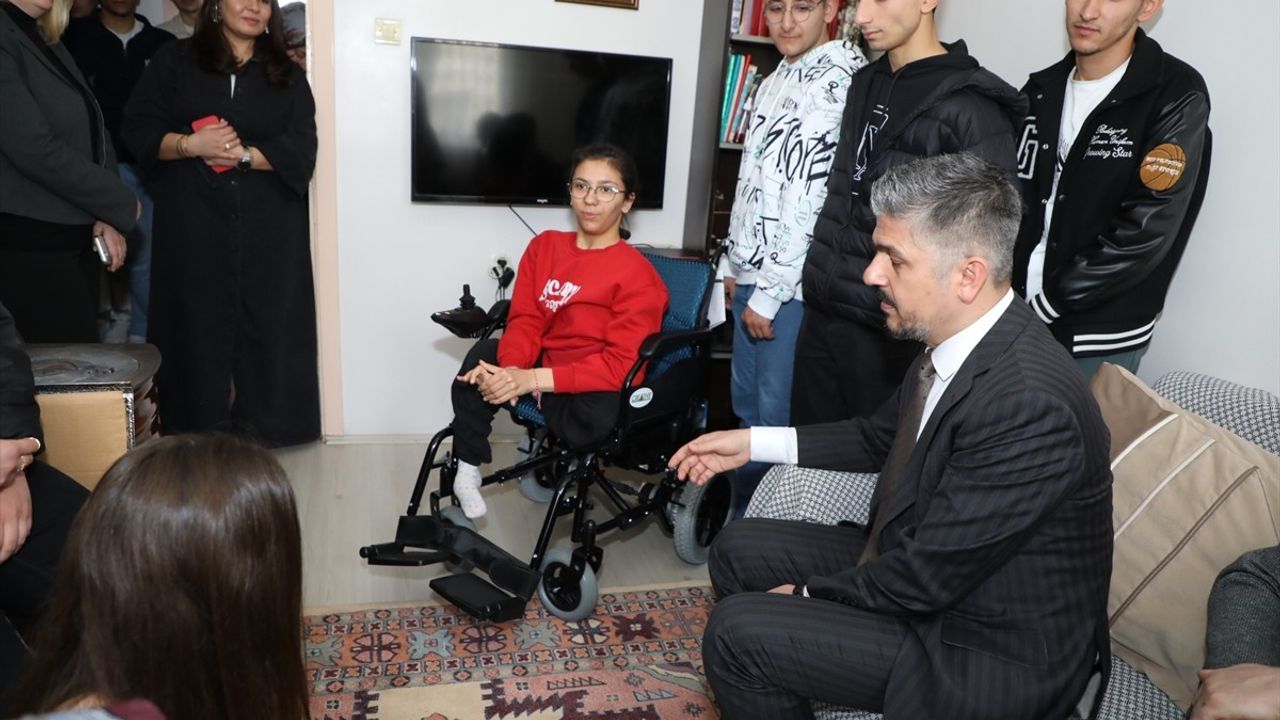 Sınıf Arkadaşlarından Anlamlı Destek: Sinem'e Elektrikli Sandalye