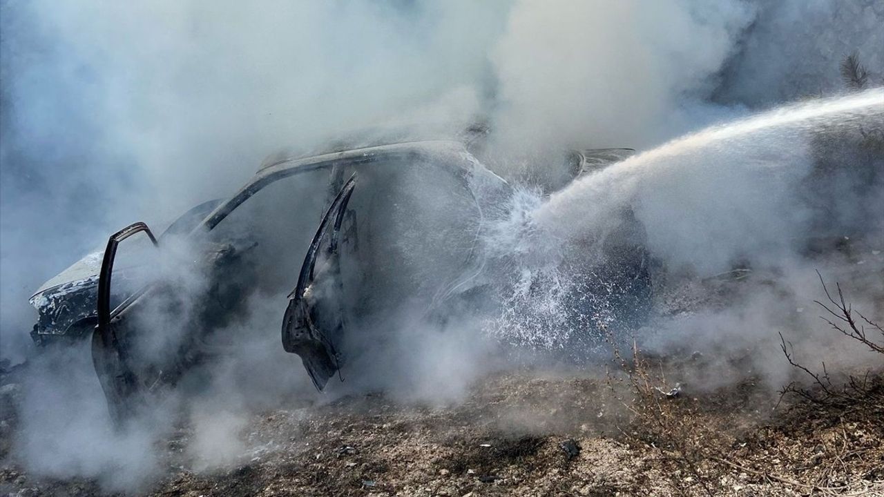 Sinop'ta Bariyere Çarpan Araçta 4 Yaralı