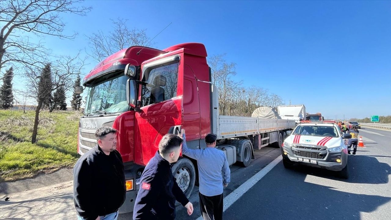 Tekirdağ'da Tır Sürücüsü Kamyonun Çarpması Sonucu Hayatını Kaybetti