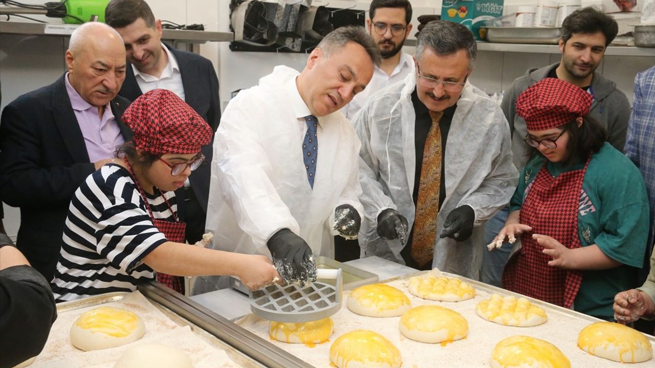 Tokat'ta Down Sendromlu Çocuklardan Ramazan Pidesi Etkinliği