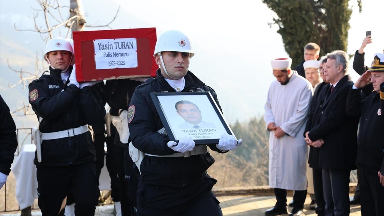 Trafik Kazasında Hayatını Kaybeden Polis Memuru Yasin Turan'ın Cenazesi Defnedildi