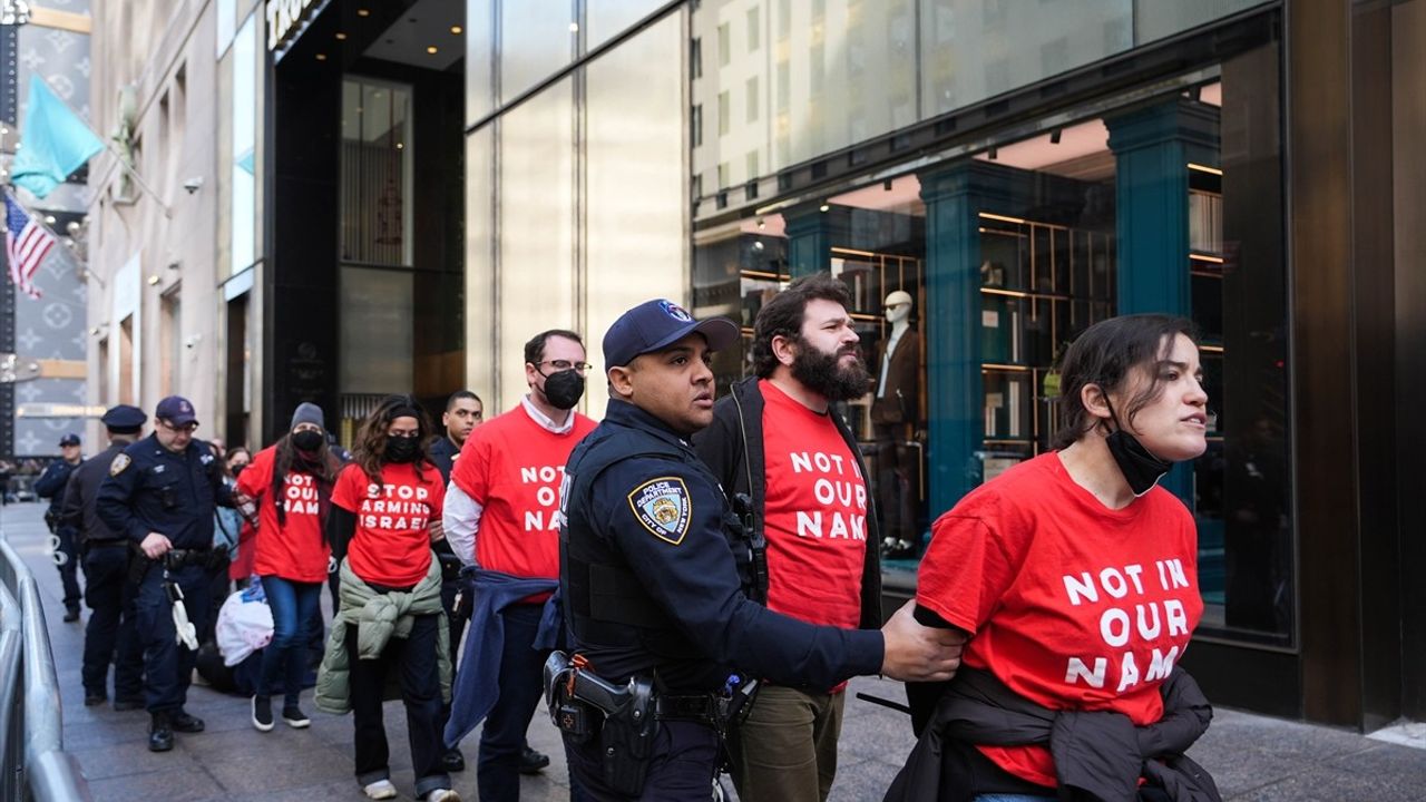 Trump Tower'da Filistinli Aktivist İçin Eylem