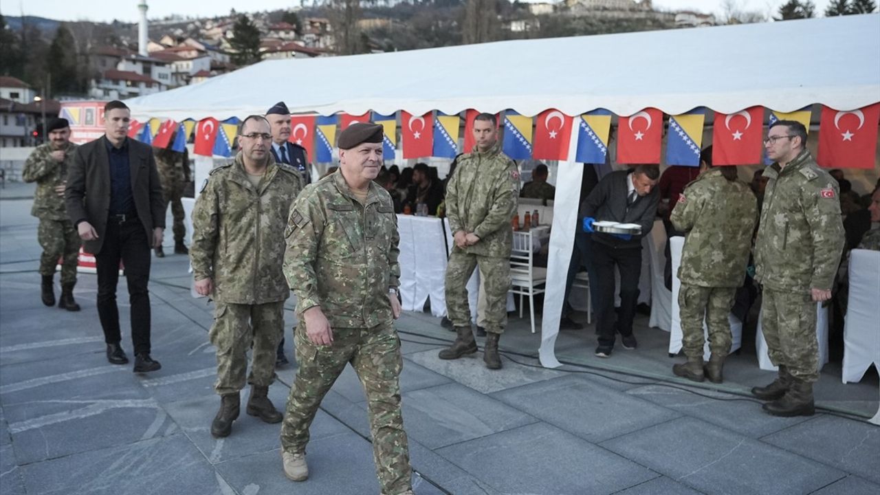 Türk Askeri Bosna Hersek'te Ramazan İftarını Gerçekleştirdi