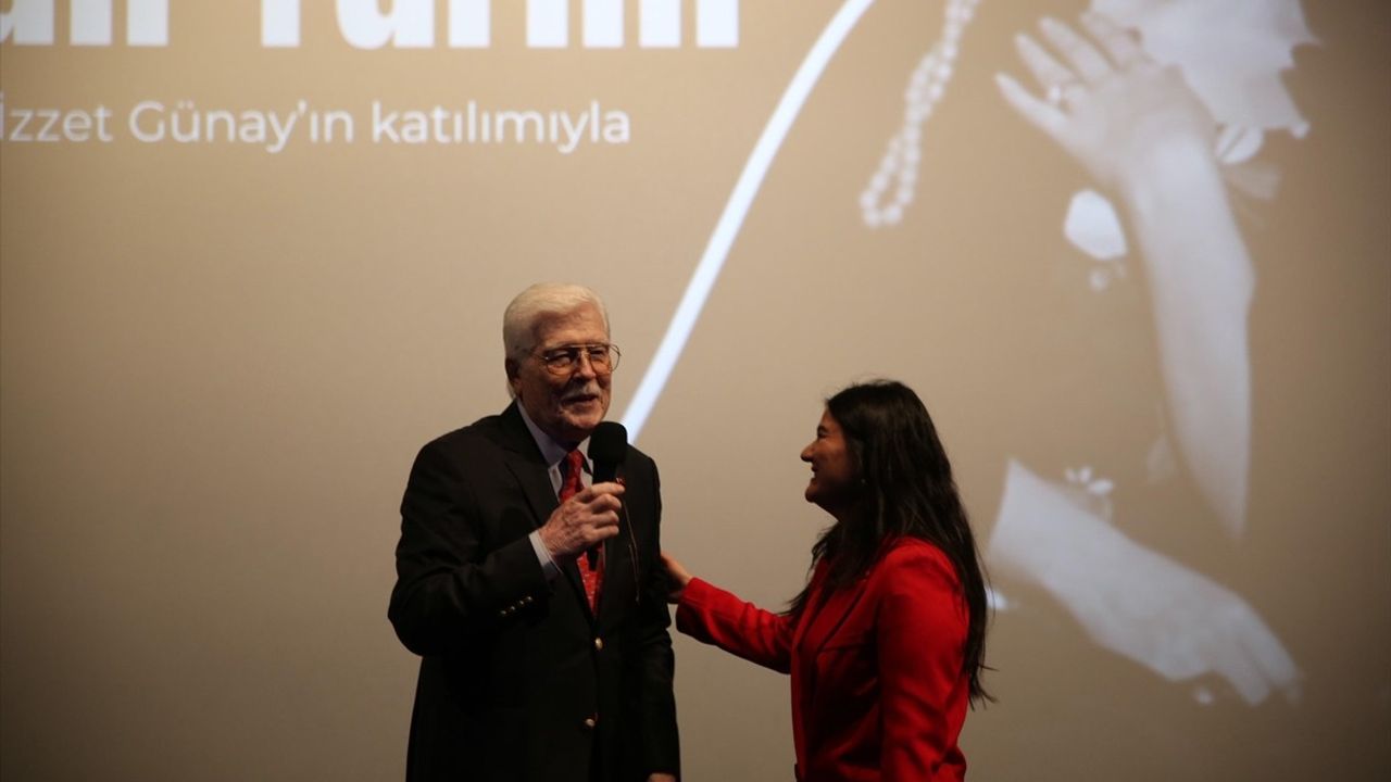 Türkan Şoray ve İzzet Günay, 57 Yıl Sonra 'Vesikalı Yarim' İçin Bir Araya Geldi
