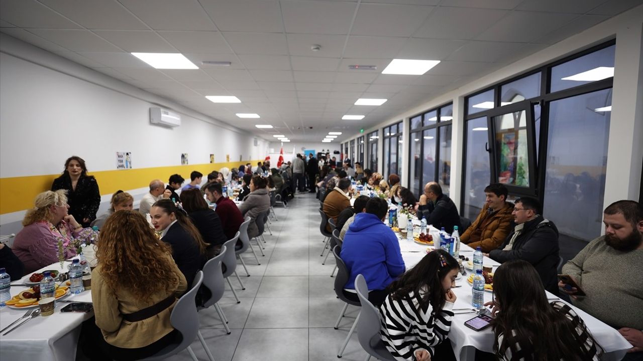 Türkiye Maarif Vakfı'nın Tiflis'teki İftar Programı