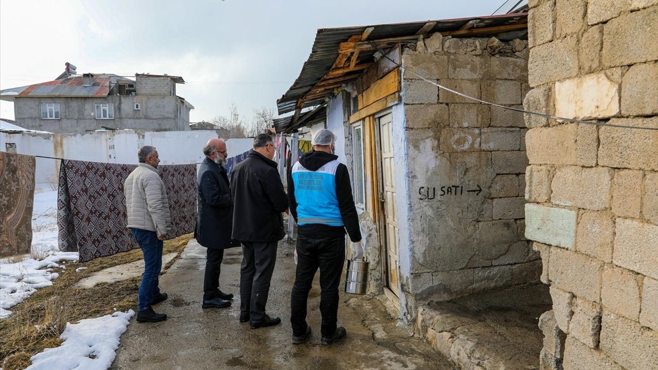 Van'da Aşevi 10 Bin İhtiyaç Sahibine İftarlık Ulaştırdı