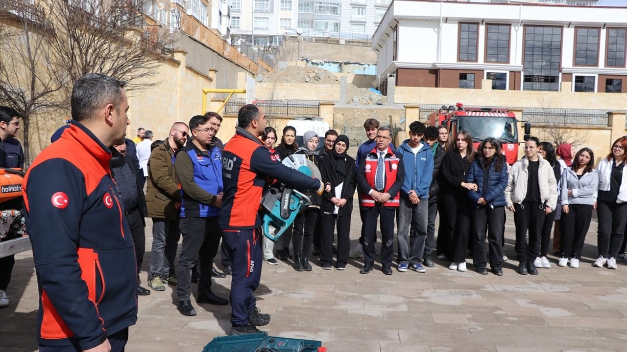 Yozgat Lisesi'nde Deprem Tatbikatı