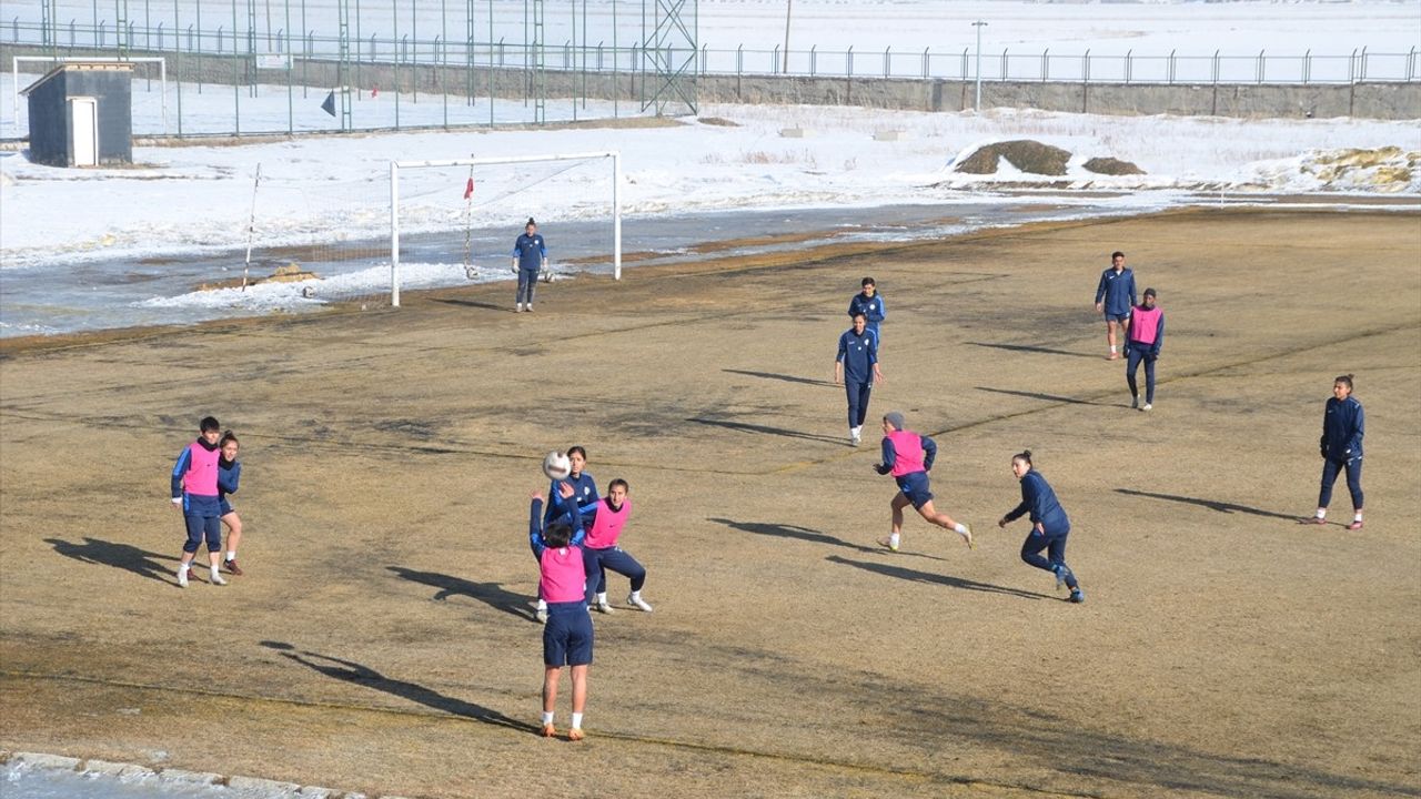 Yüksekovaspor'un Kaptanı Rahime Atabay: Spor ve Eğitimde Başarı Hikayesi