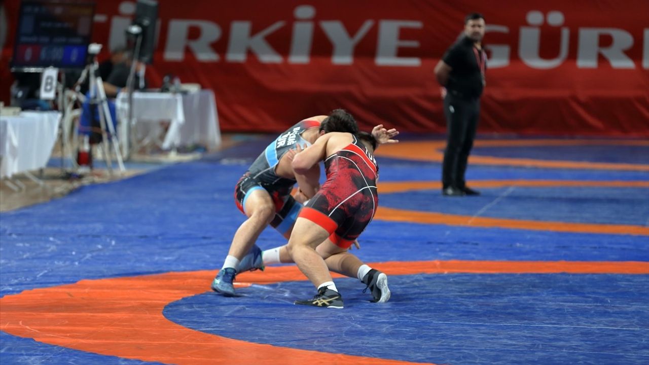 20 Yaş Altı Türkiye Güreş Şampiyonası Çorum'da Start Aldı