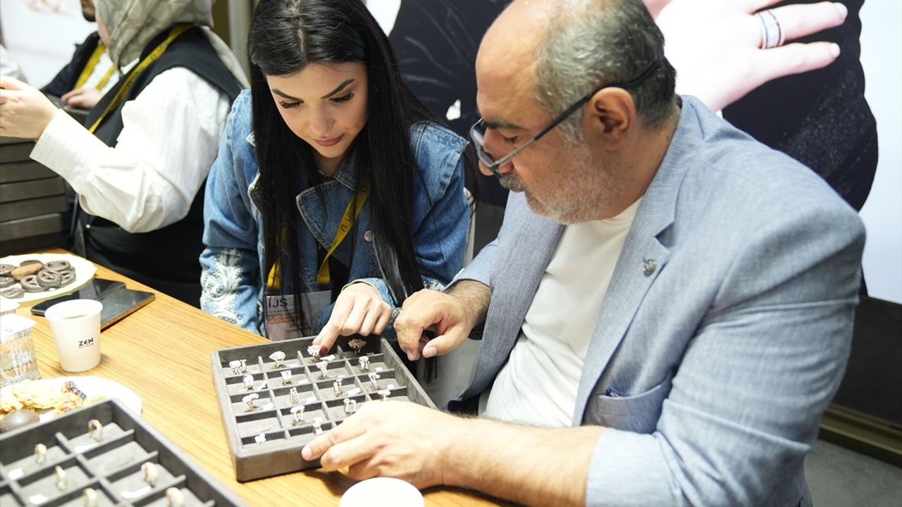57. İstanbul Jewelry Show: 12 Milyon Lira Değerinde Gerdanlık Sergileniyor