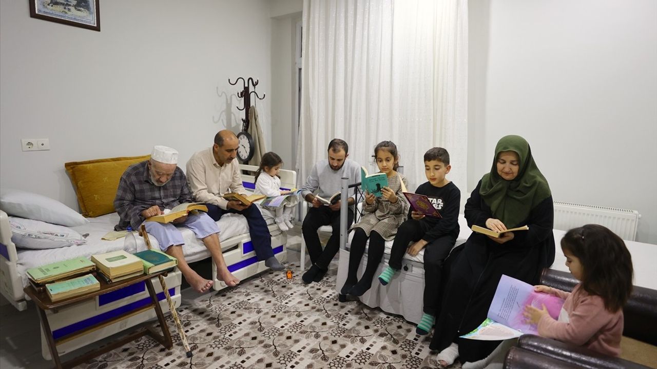 88 Yaşındaki Kasım Güneş: Aileye Kitap Sevgisi Aşılıyor