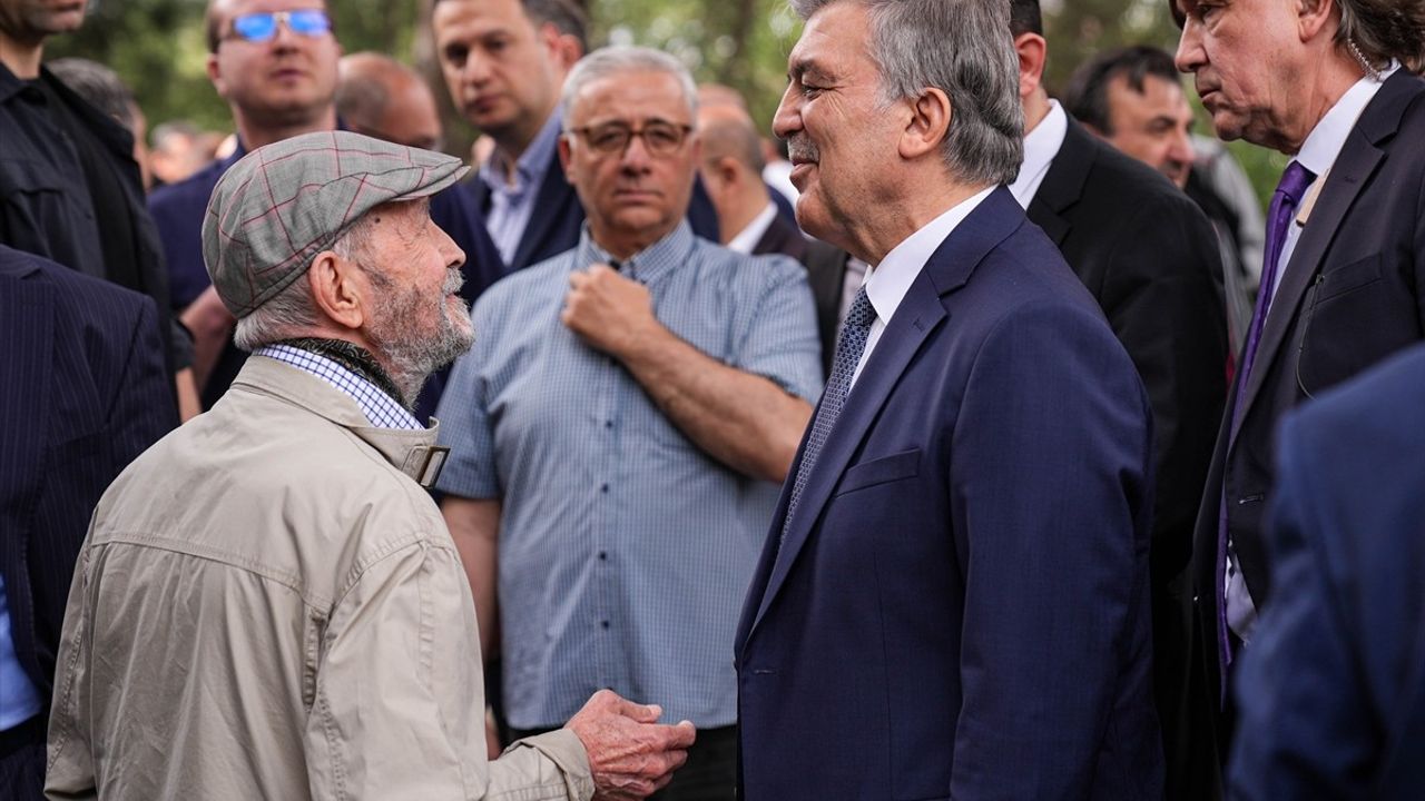 Abdullah Gül, Dayısının Cenazesine Katıldı
