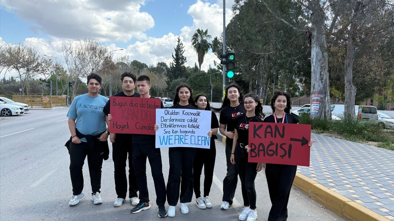 Adana'da Öğrencilerden Kan Bağışı İçin Farkındalık Çalışması