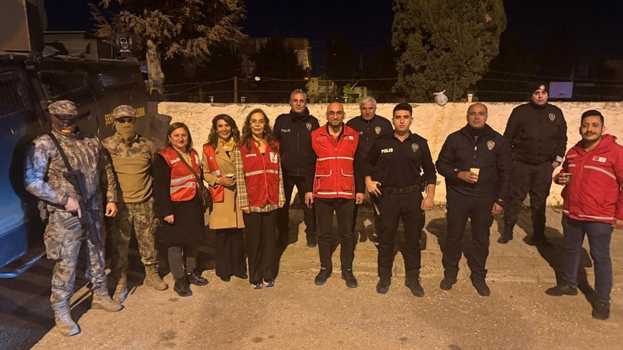 Adana'daki Polis Memurlarına Çorba İkramı