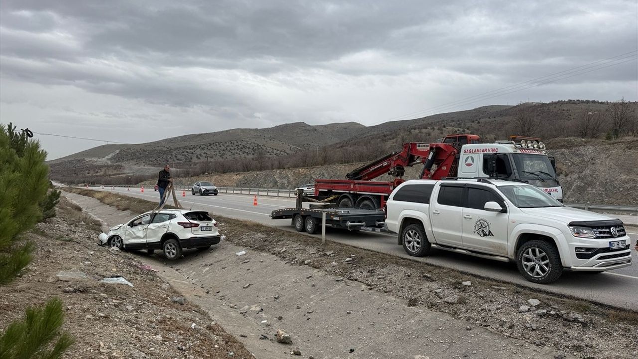 Afyonkarahisar'da Devrilen Otomobil Kazasında 4 Yaralı