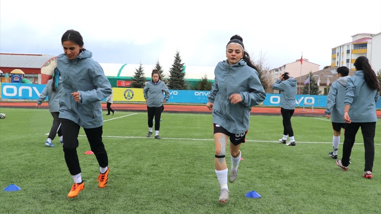 Ağrı Kadın Futbol Takımı 1. Lig Hedefinde