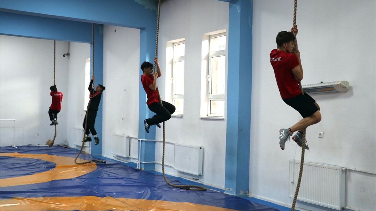 Ağrılı Genç Güreşçilerin Hedefi Uluslararası Başarı