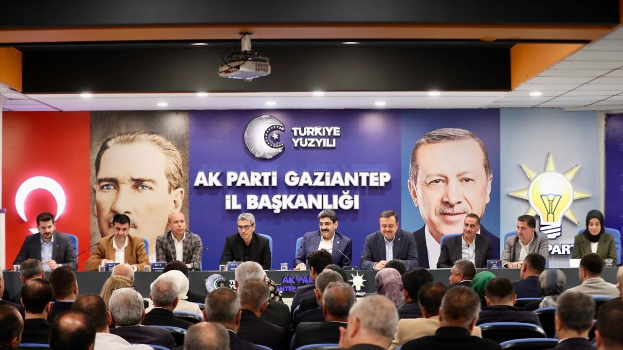 AK Parti Genel Merkez Teşkilat Başkan Yardımcısı Hakan Aksu, Gaziantep İl Başkanlığını Ziyaret Etti
