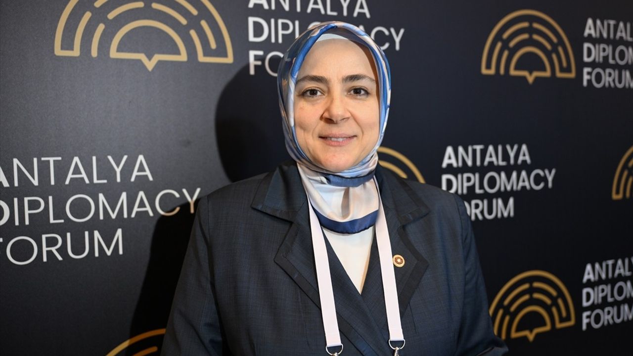 AK Parti Kadın Kolları Antalya Diplomasi Forumu'nda Buluştu
