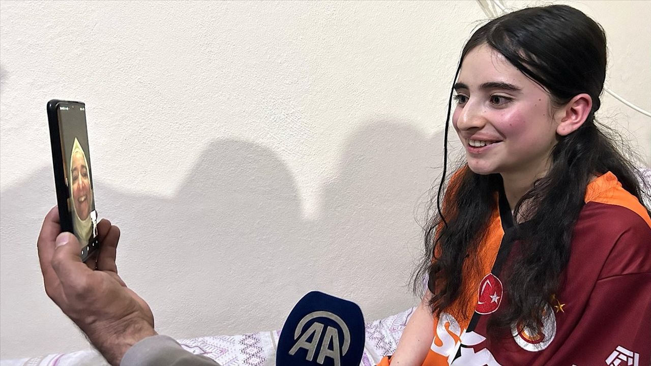 AK Partili Kaya ve Galatasaraylı Yıldızlardan Van'daki Kardeşlere Destek
