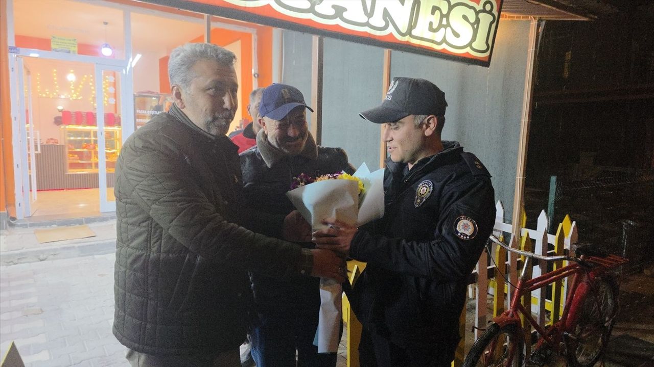 Aksaray'da Polisler İçin Sürpriz Kutlama