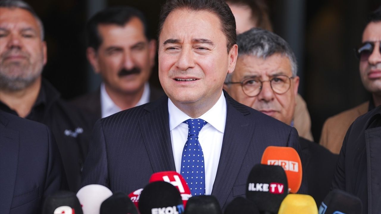 Ali Babacan'dan Sırrı Süreyya Önder'e Geçmiş Olsun Ziyareti