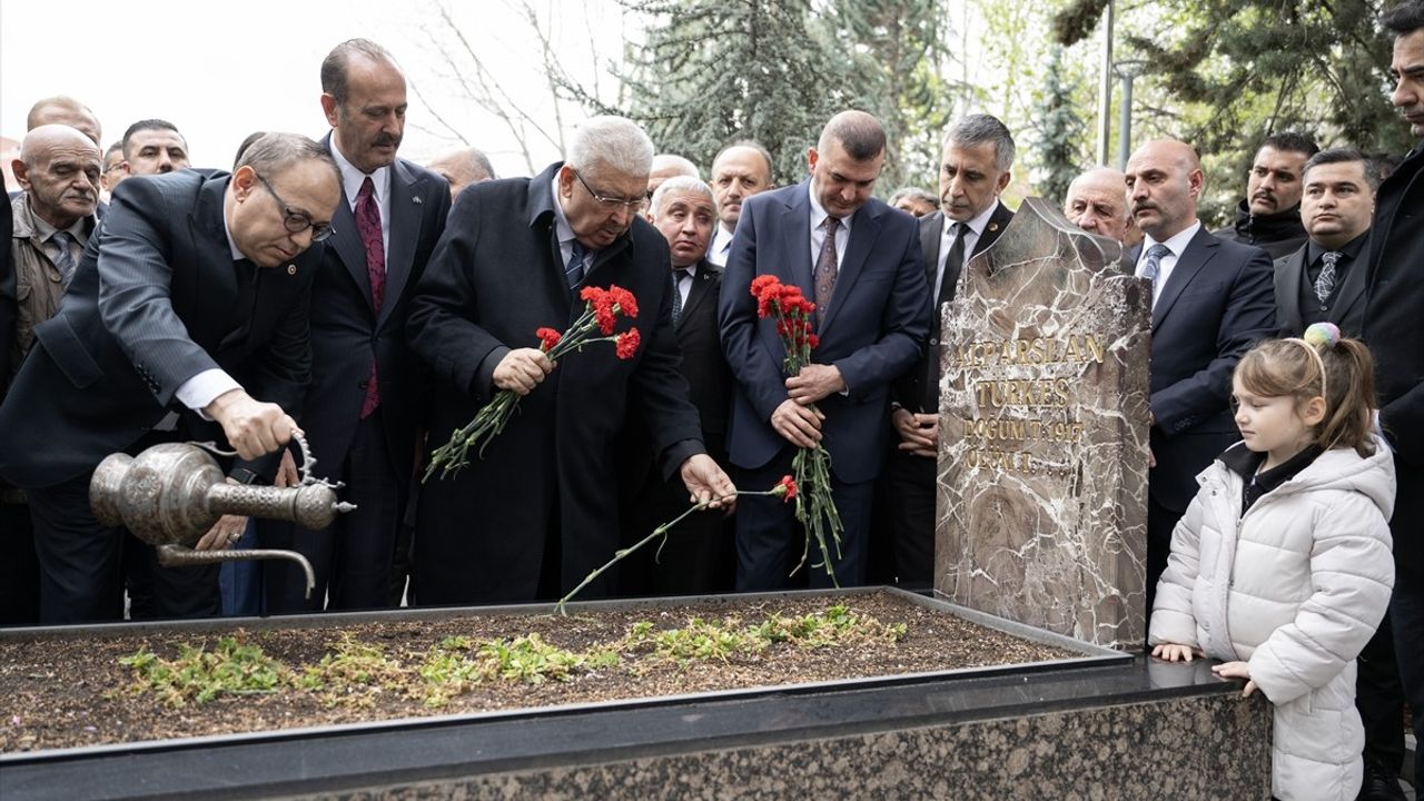 Alparslan Türkeş Anıt Mezarı'nda 28. Yıl Anması