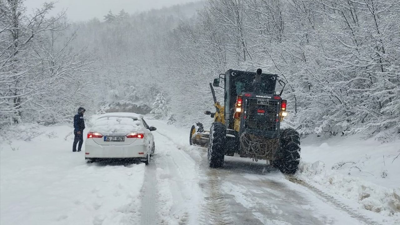 Amasya'da Kar Yağışı 39 Köy Yolunu Kapattı