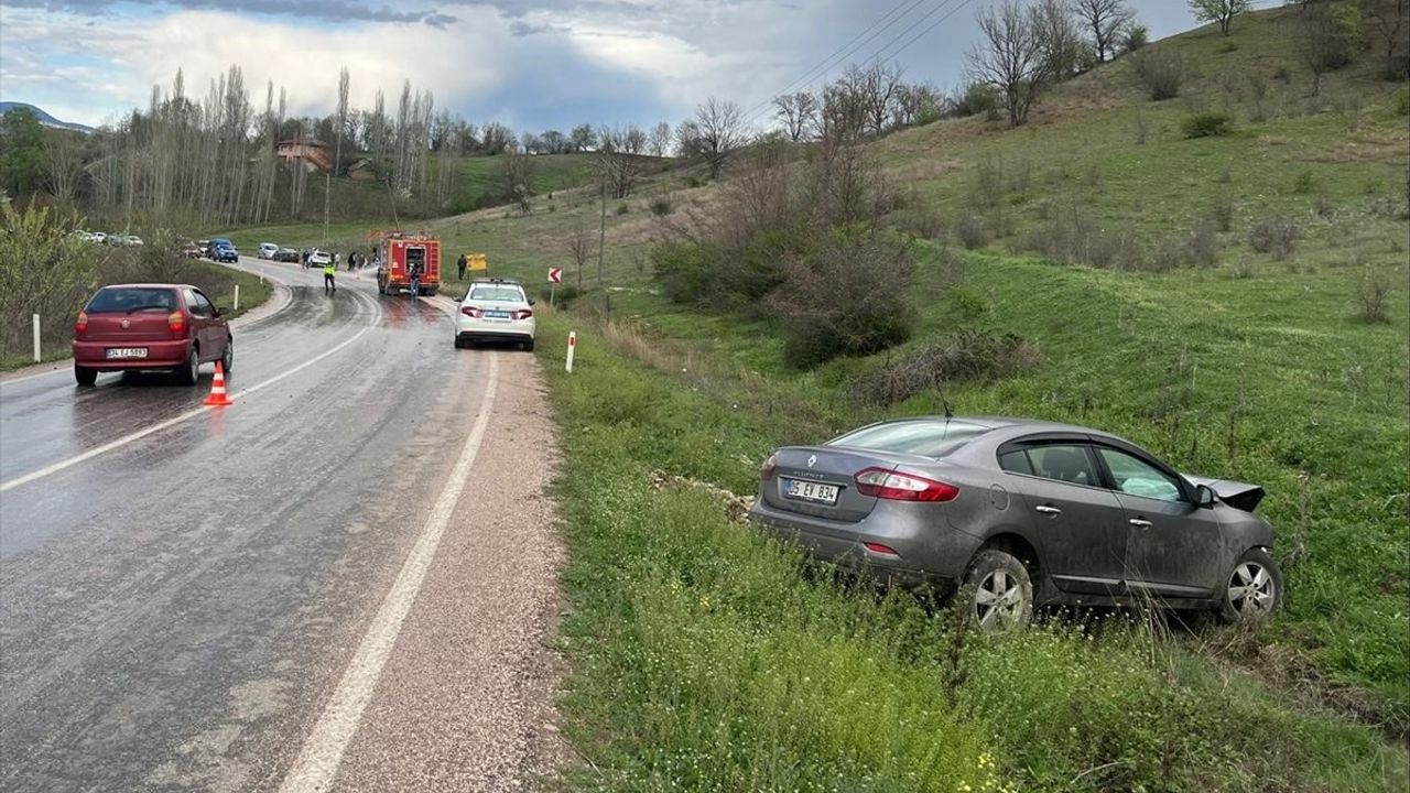 Amasya'da Otomobil Kazasında 3 Yaralı