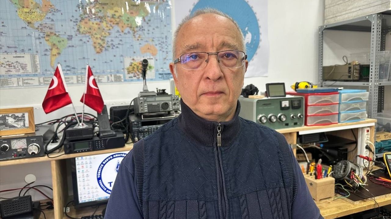 Amatör Telsizciler: Afet Anlarında Kesintisiz İletişimin Kahramanları